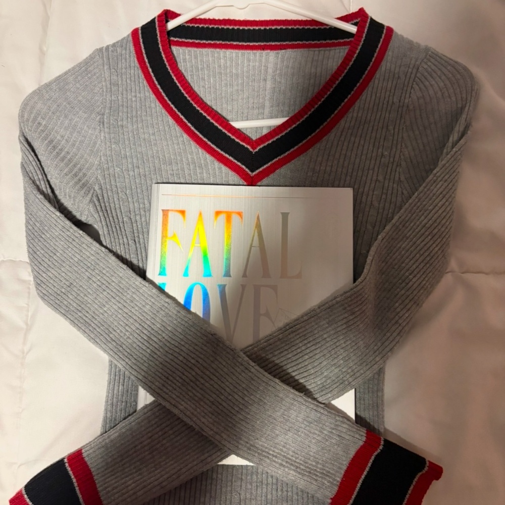 tight v-neck sweater (ALBUM NOT FOR SALE)